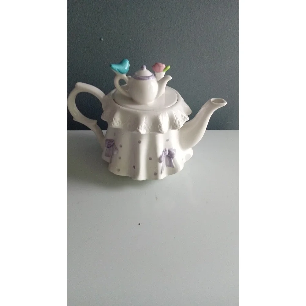 Novelty Teapot Whimsical Ceramic Teapot with Teacup‎ and Bird Figurine